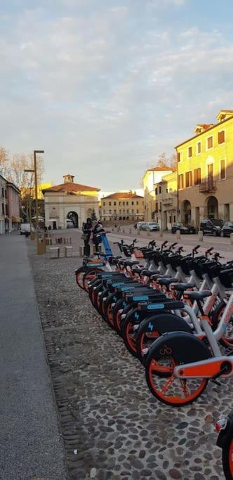 Storico Alloggio Fronte Piazza In Borgo Portello Padova Exteriér fotografie